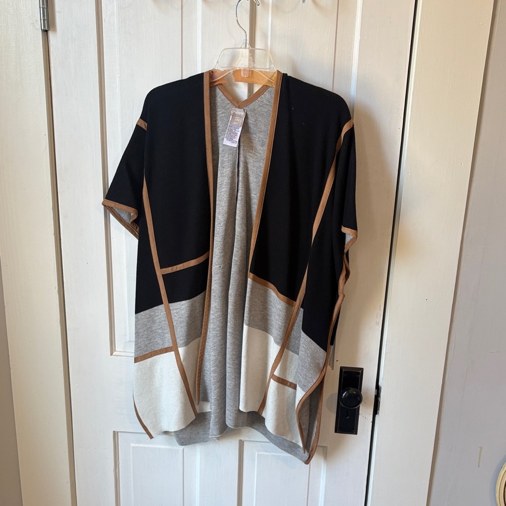 Chico's Stylish‎ Black and Tan Poncho